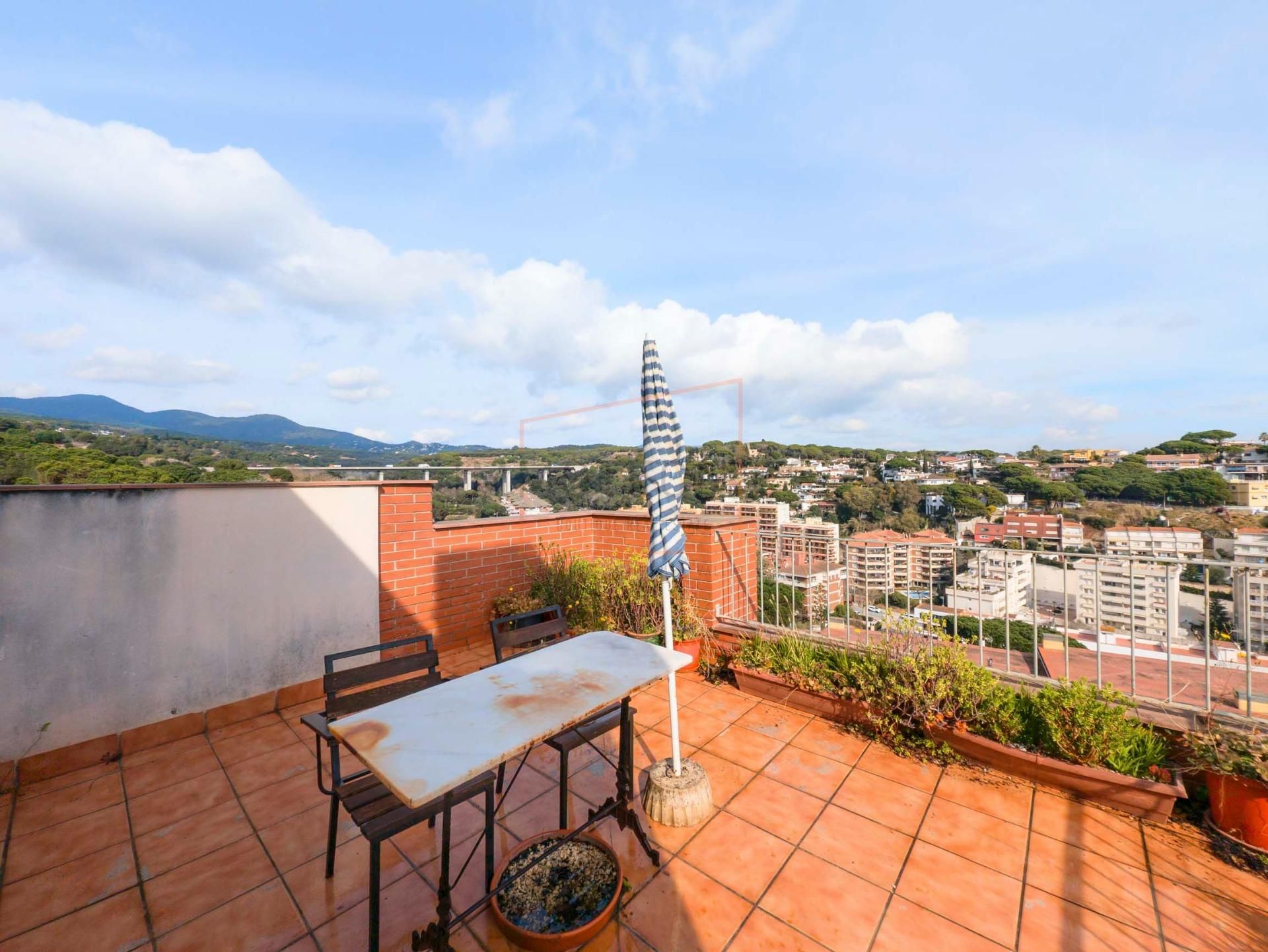 Terrassa de Casa o xalet en venda en Caldes d'Estrac amb Calefacció, Jardí privat i Terrassa