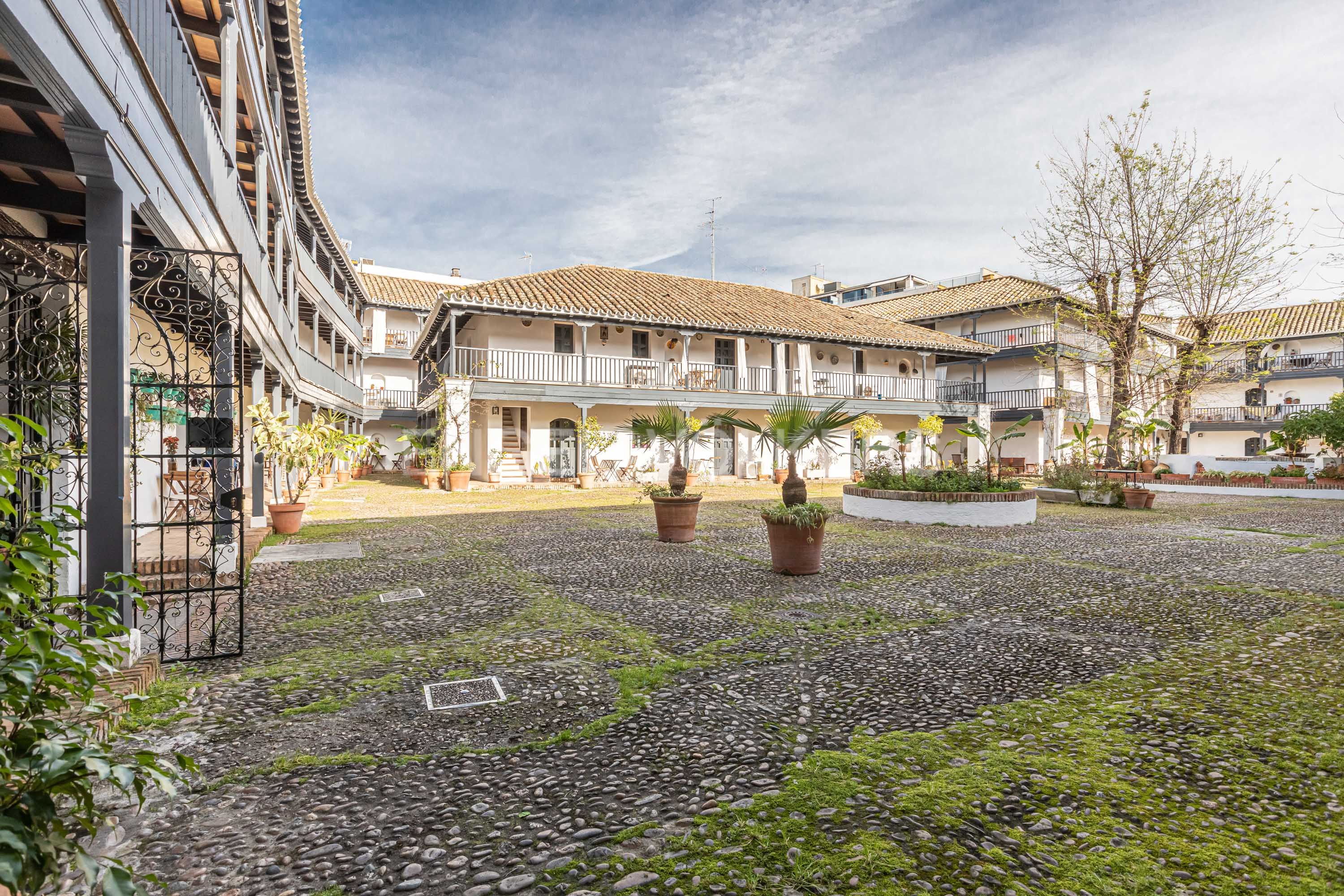 Vista exterior de Apartament en venda en  Sevilla Capital amb Aire condicionat, Calefacció i Jardí privat