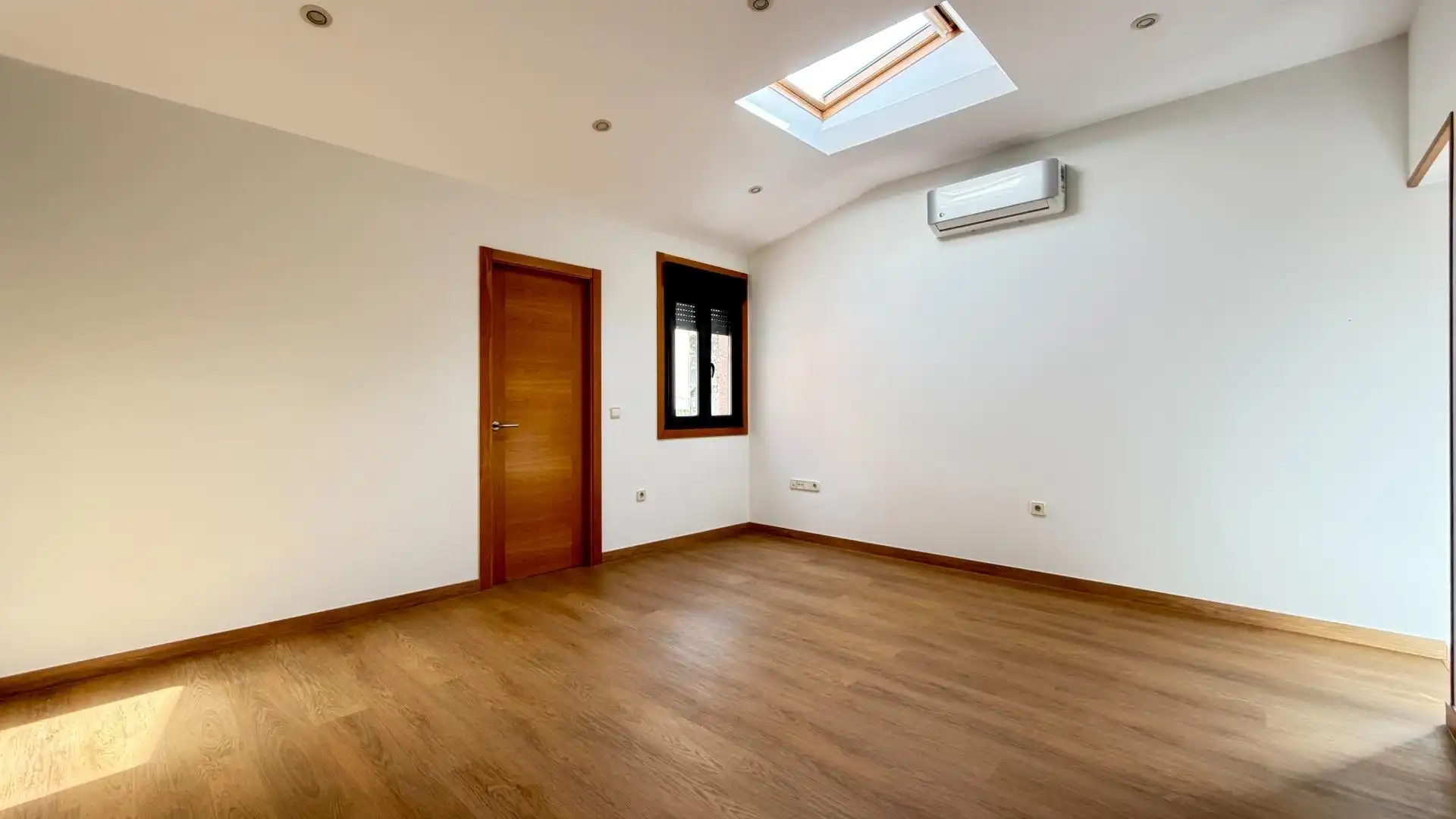 Flat for sale in Vigo   with Heating
