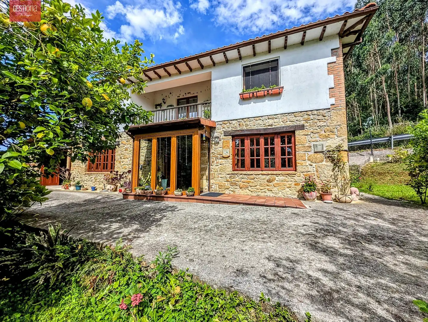 Vista exterior de Casa o chalet en venta en Escalante con Jardín privado y Balcón
