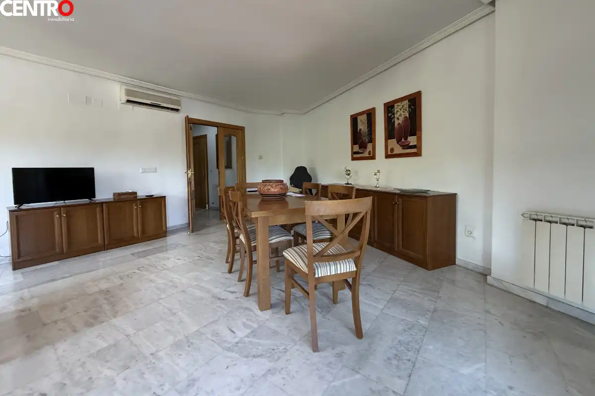 Comedor de Piso en venta en Granada con Aire acondicionado, Calefacción y Jardín privado