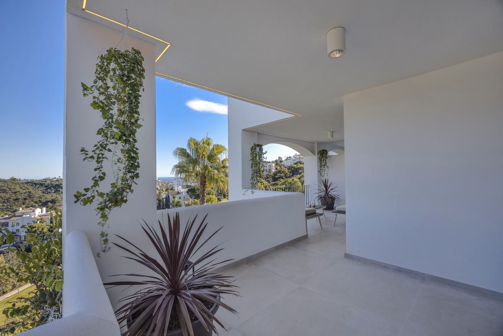 Terrace of Flat for sale in Benahavís  with Air Conditioner, Terrace and Furnished