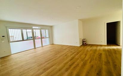 Sala d'estar de Pis en venda en Barañain amb Calefacció i Terrassa