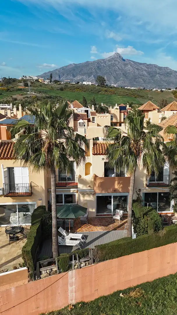 Vista exterior de Casa adosada en venta en Marbella con Aire acondicionado, Jardín privado y Terraza