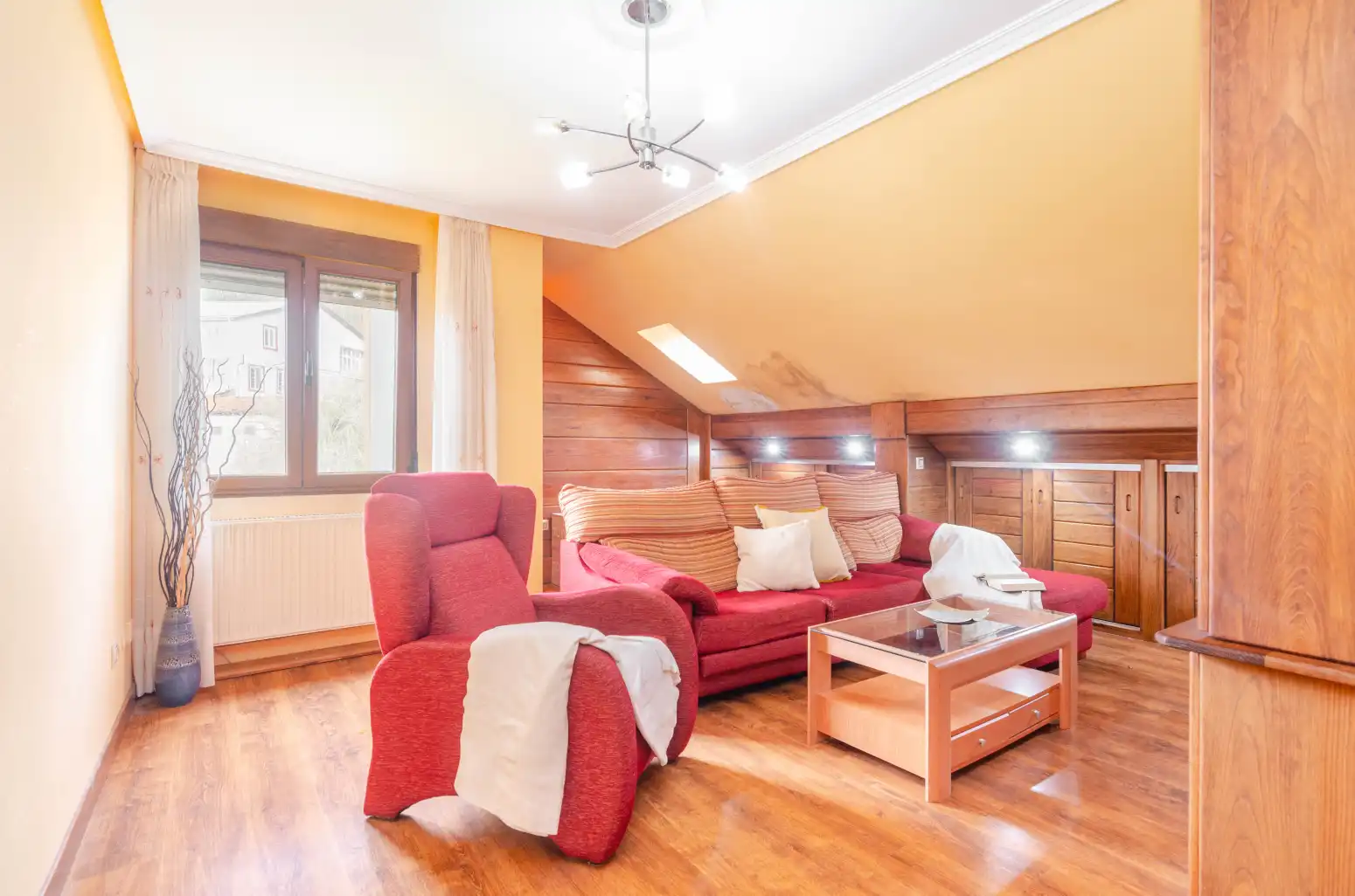 Sala de estar de Piso en venta en Tineo con Calefacción, Parquet y Amueblado