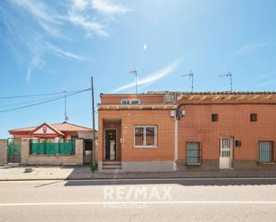 Vista exterior de Casa o xalet en venda en La Seca  amb Jardí privat, Terrassa i Traster