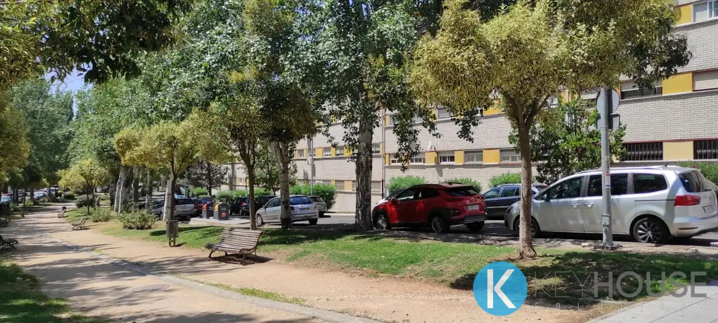 Aparcament de Pis en venda en San Fernando de Henares amb Calefacció, Parquet i Terrassa