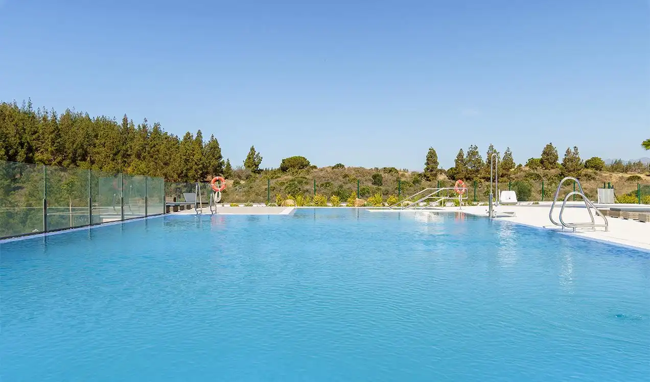Ático con piscina en venta en El Faro de Calaburra - Chaparral, imagen 3
