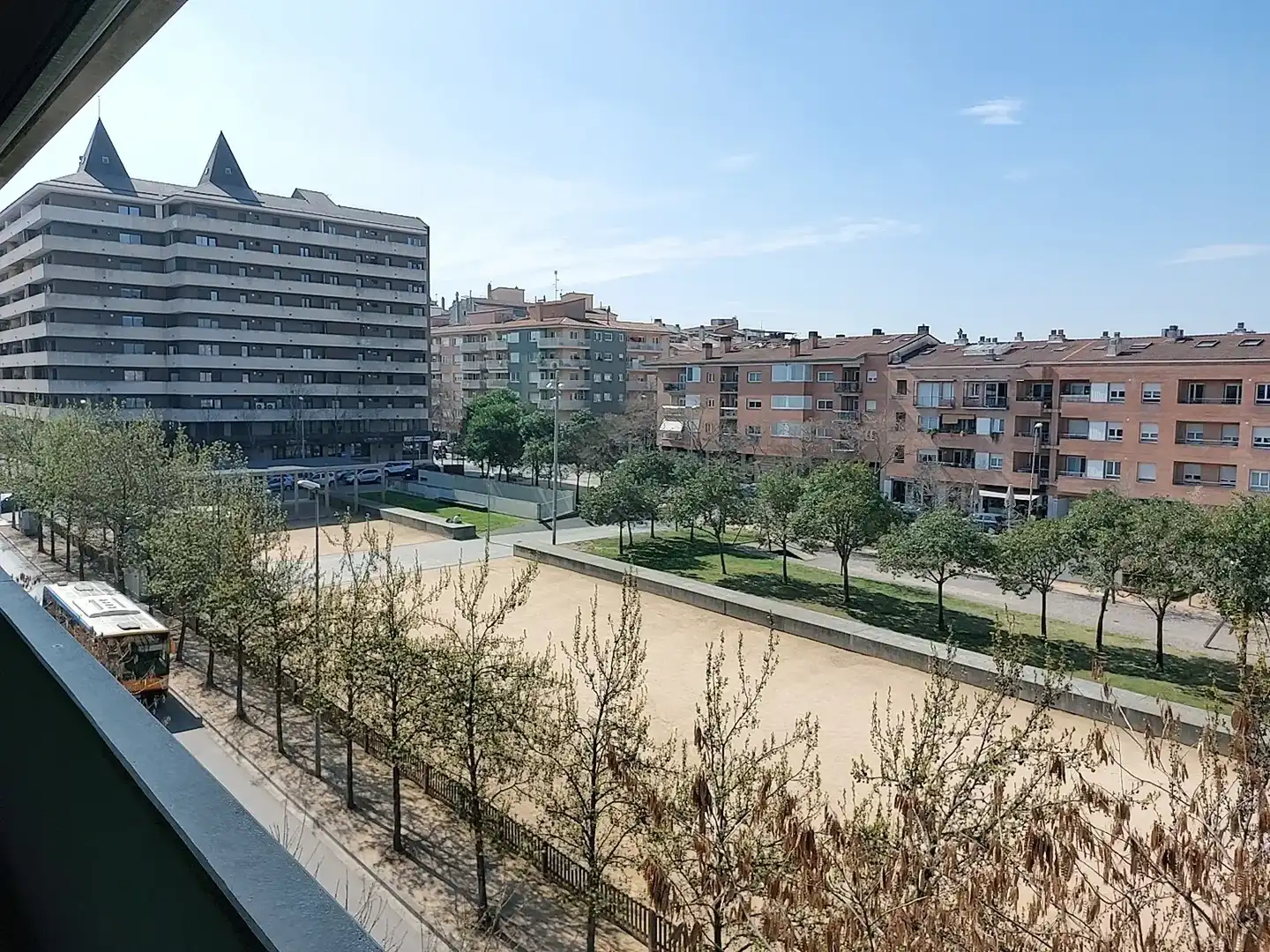Vista exterior de Pis de lloguer en Girona amb Aire condicionat, Calefacció i Jardí privat
