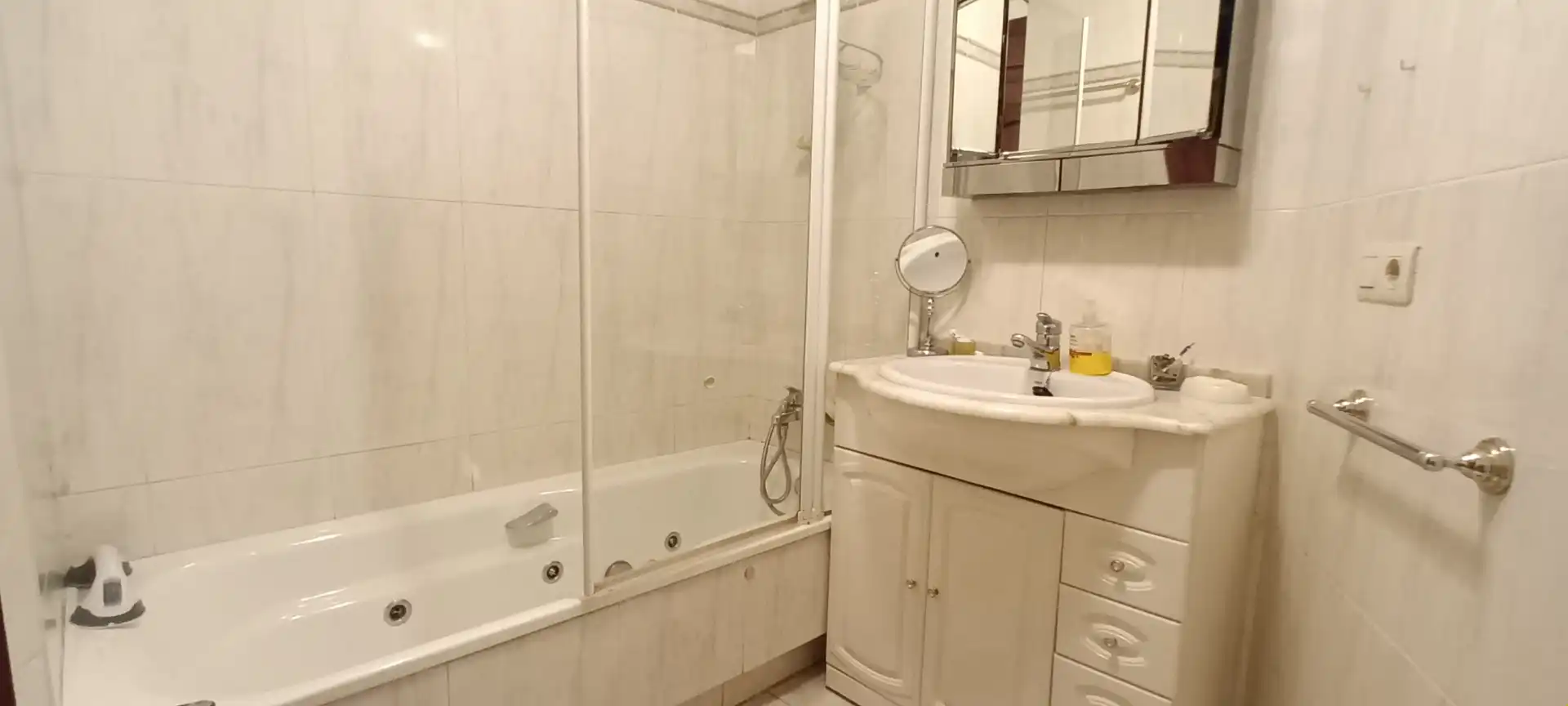Baño de Piso de alquiler en Vigo  con Calefacción, Amueblado y Internet