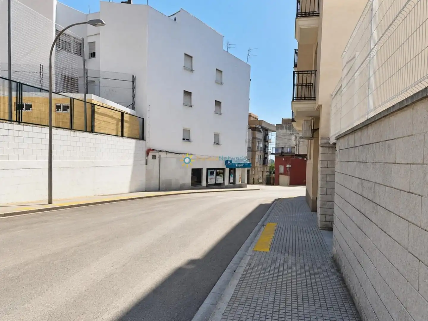 Vista exterior de Garaje en venta en Ador