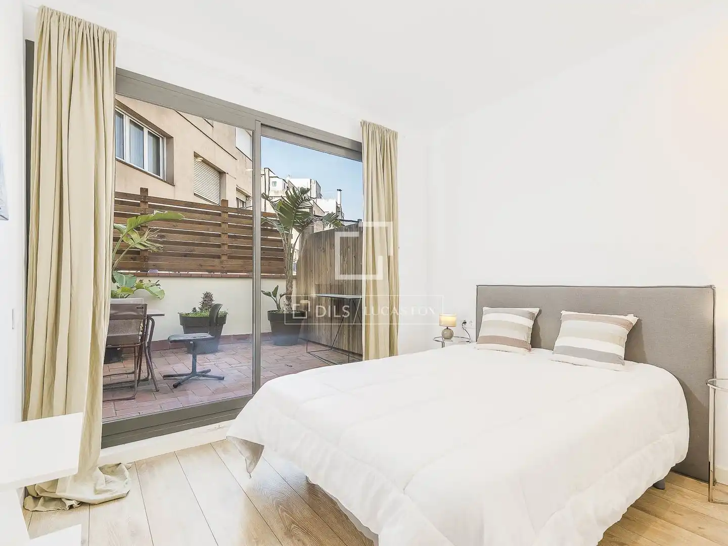 Habitación de Ático en venta en Barcelona con Aire acondicionado, Parquet y Terraza