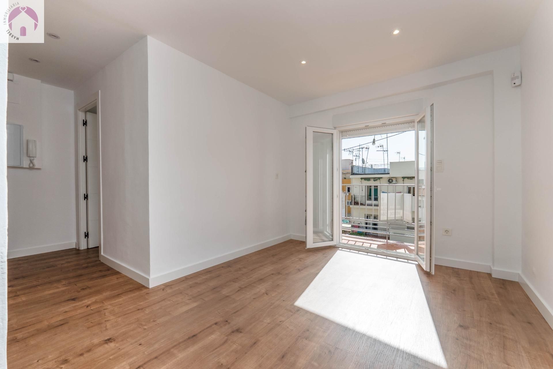 Bedroom of Flat for sale in  Granada Capital  with Terrace, Balcony and Alarm