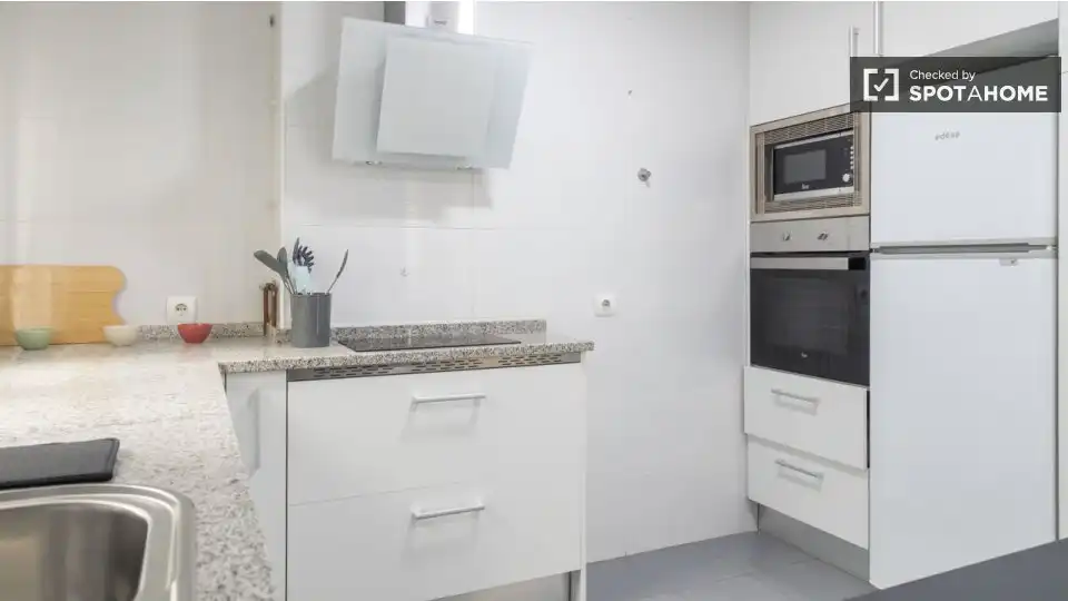 Cocina de Piso para compartir en Madrid con Aire acondicionado, Calefacción y Terraza