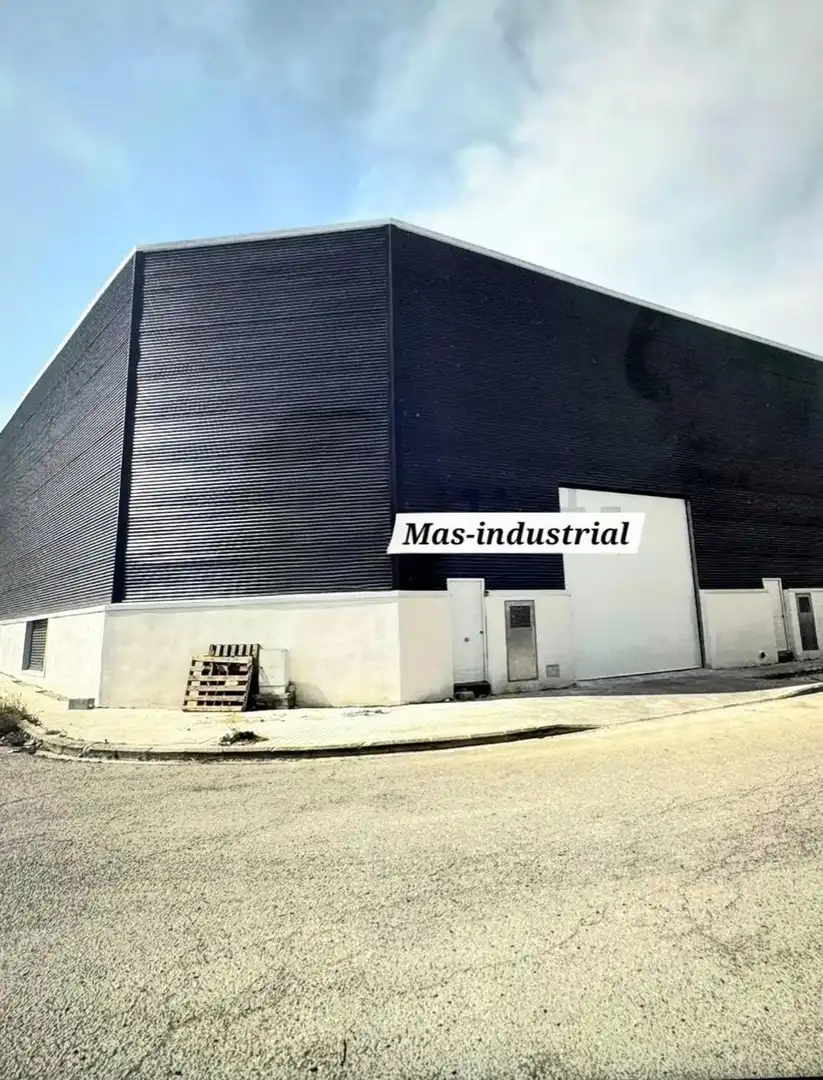 Außenansicht von Fabrikhallen zum Verkauf in Llíria