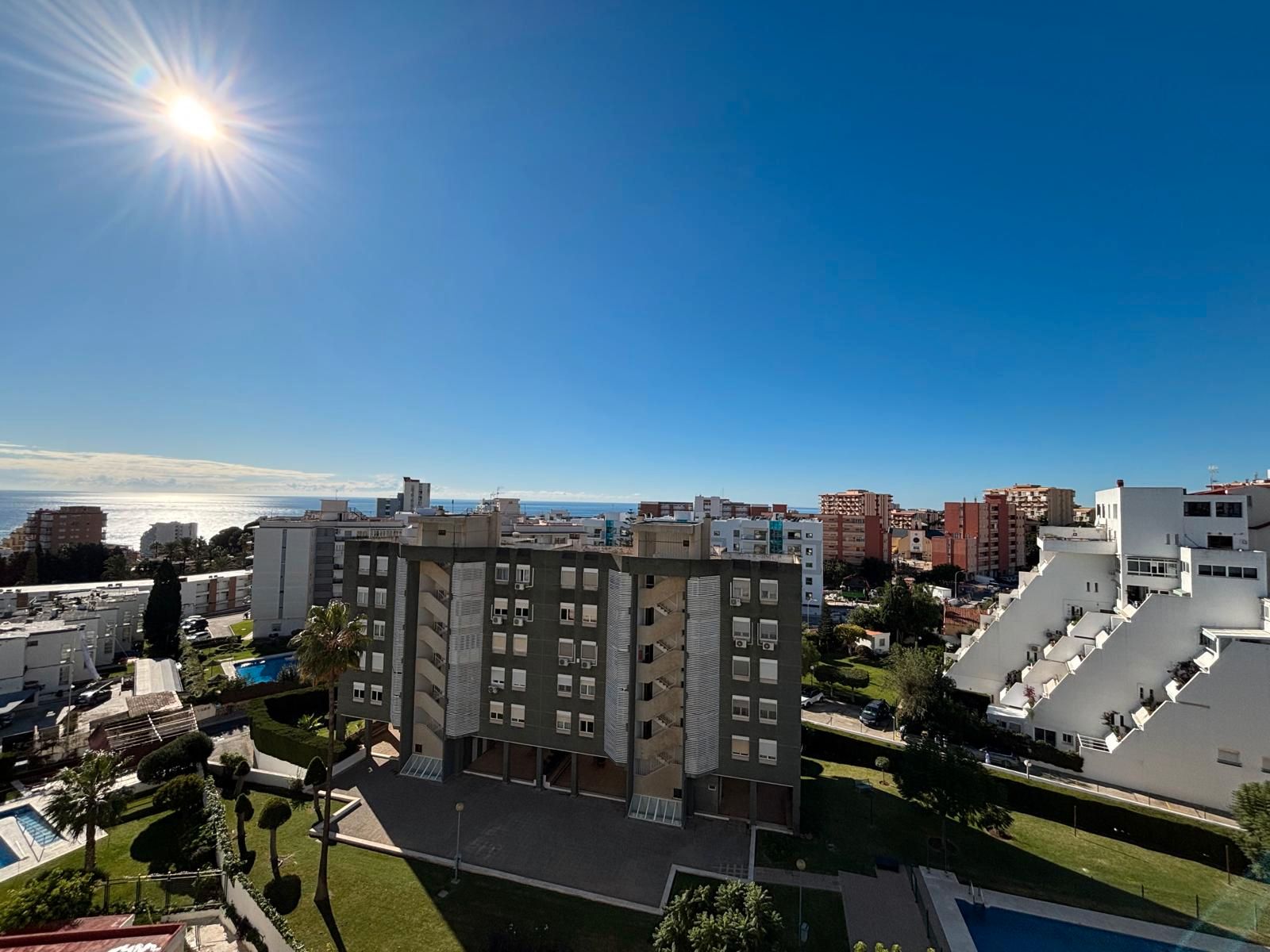 Vista exterior de Apartament en venda en Benalmádena amb Aire condicionat, Terrassa i Moblat