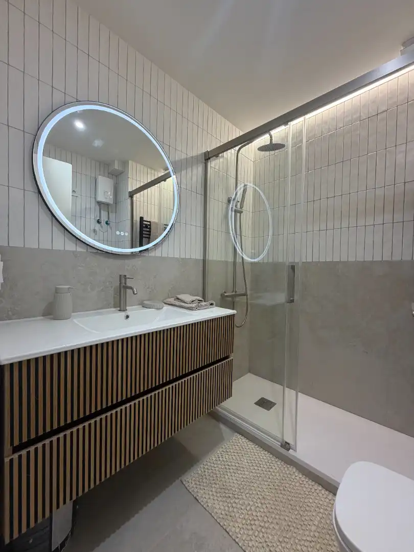 Bathroom of Flat for sale in Madrid  with Air Conditioner, Heating and Furnished