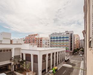 Vista exterior de Pis en venda en Las Palmas de Gran Canaria amb Terrassa i Balcó