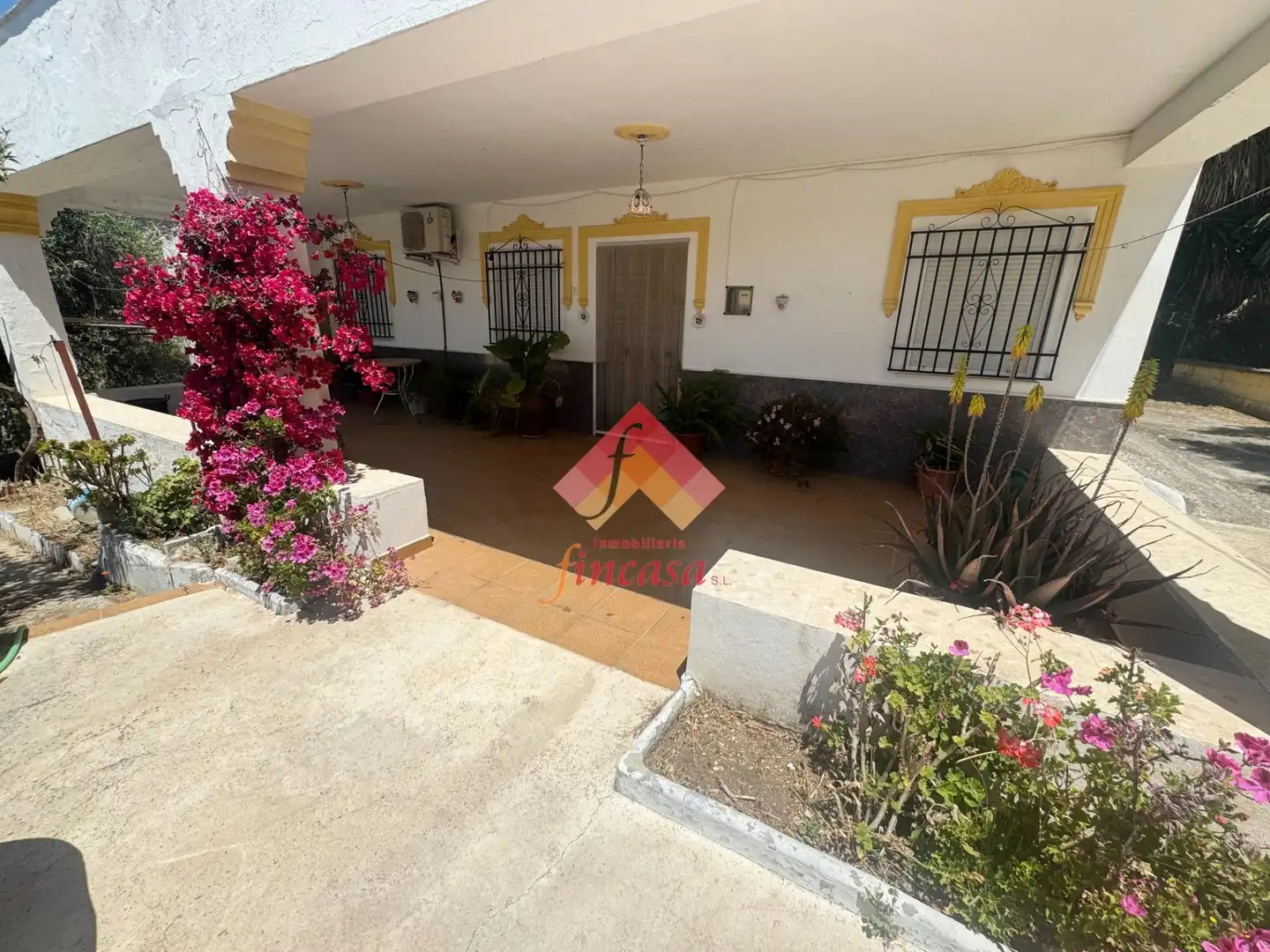 Vista exterior de Finca rústica en venta en Arriate con Calefacción y Jardín privado
