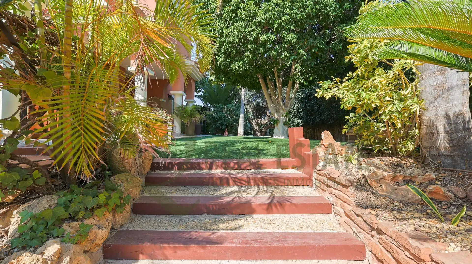 Jardí de Casa o xalet en venda en Alicante / Alacant amb Calefacció, Jardí privat i Traster