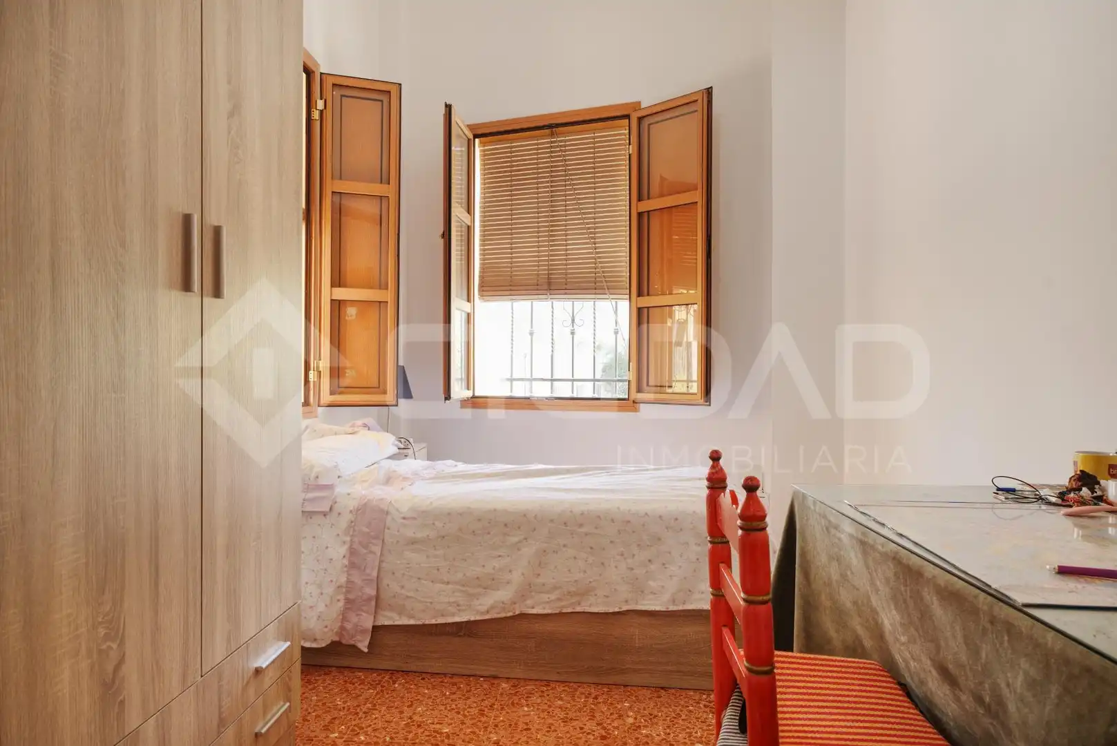 Habitación de Casa adosada en venta en San Juan de Aznalfarache con Aire acondicionado, Terraza y Trastero