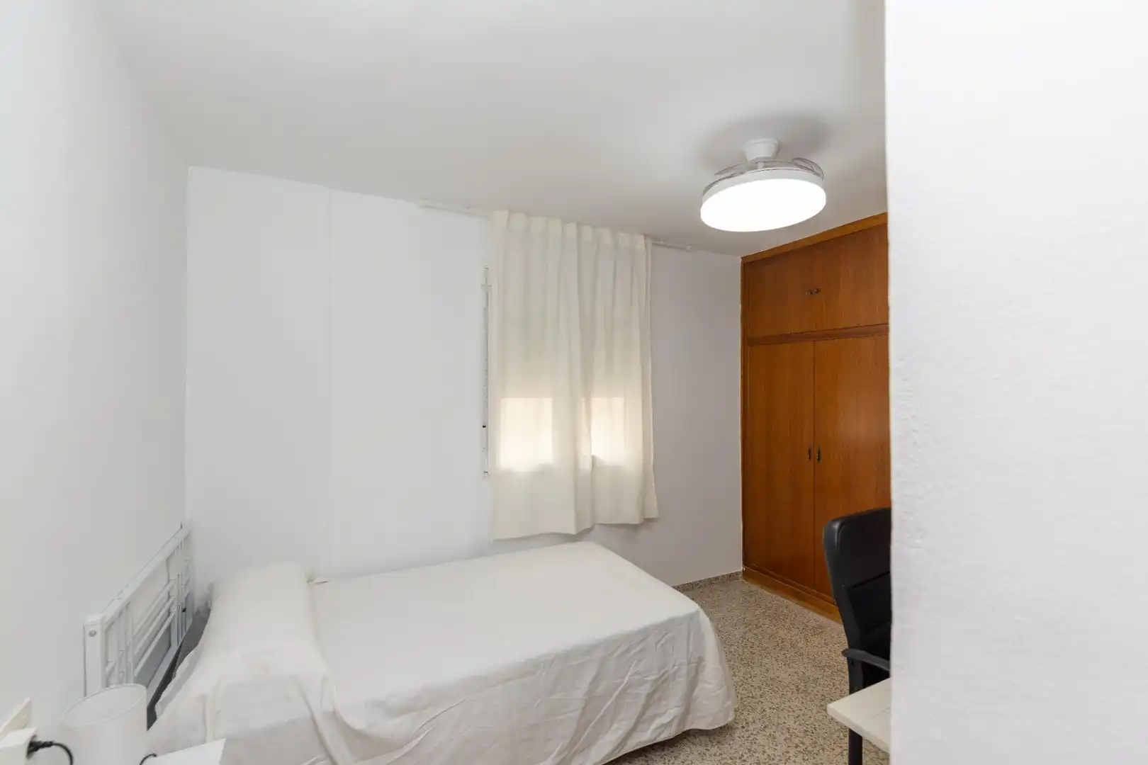 Schlafzimmer von Wohnung zur Miete in Granada mit Klimaanlage, Möbliert und Balkon