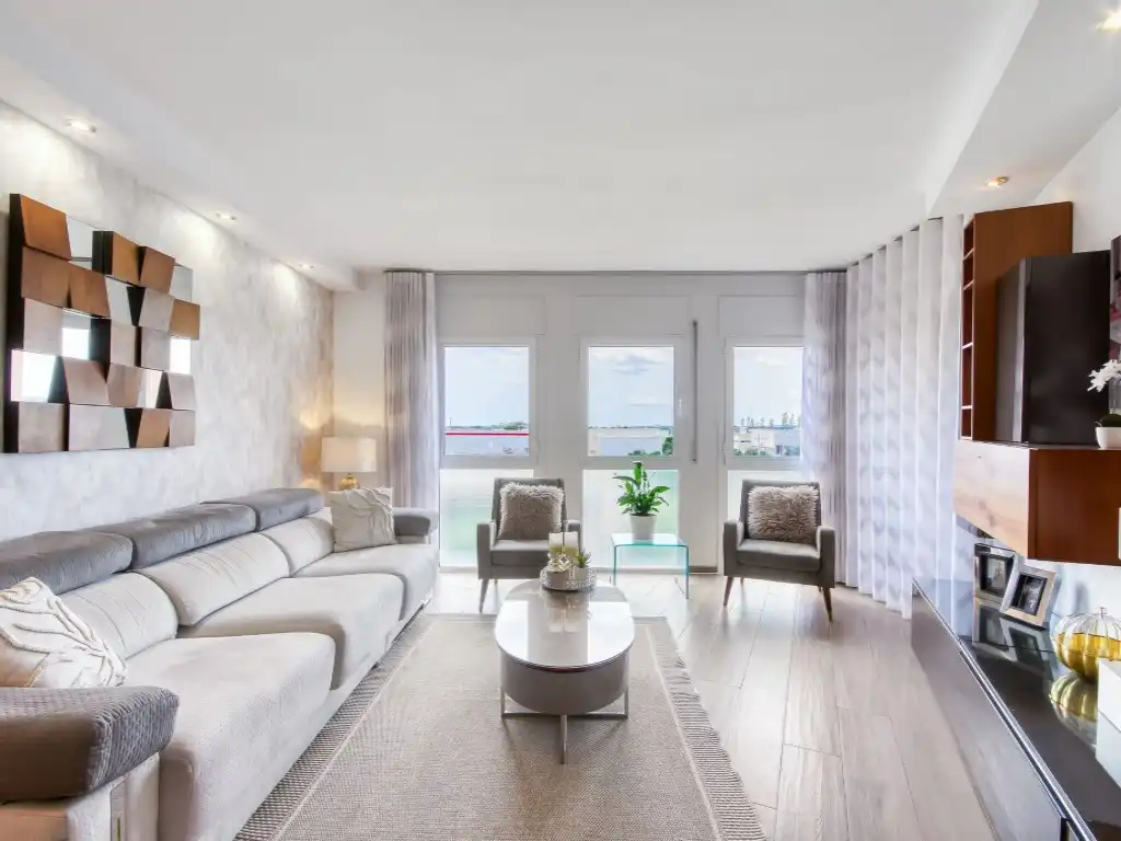 Living room of Flat for sale in Figueres  with Air Conditioner