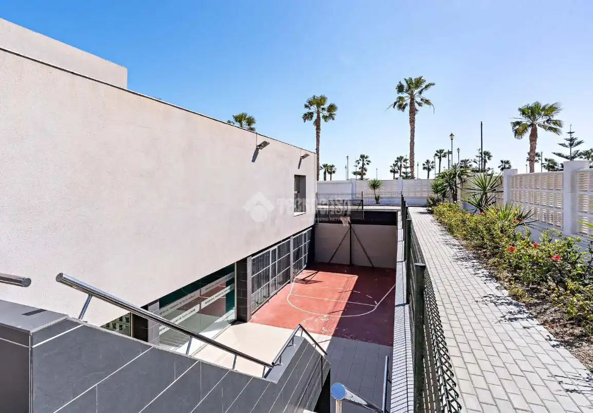 Vista exterior de Piso en venta en Roquetas de Mar con Aire acondicionado, Terraza y Amueblado