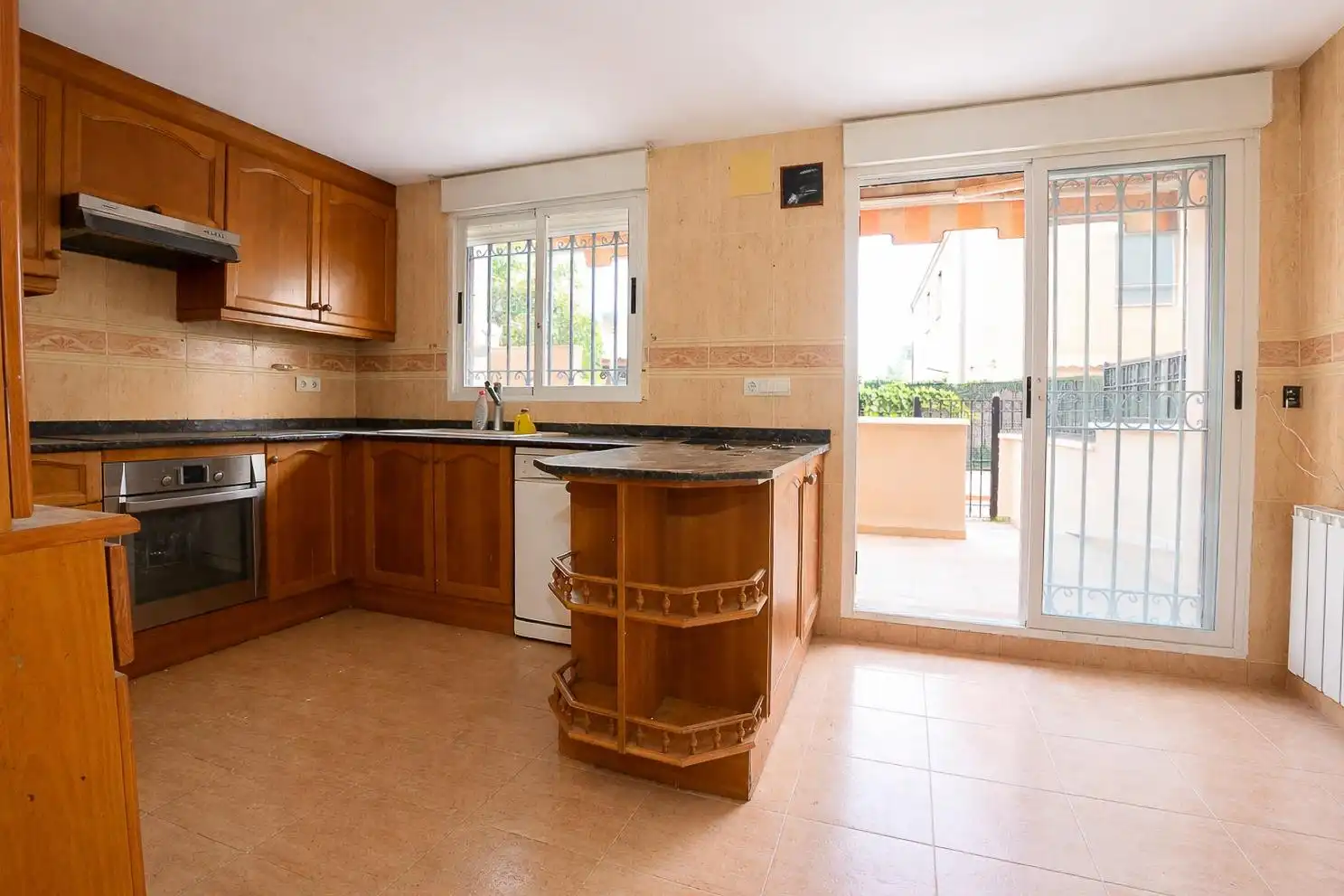 Cuina de Casa o xalet en venda en Salou amb Aire condicionat, Calefacció i Jardí privat
