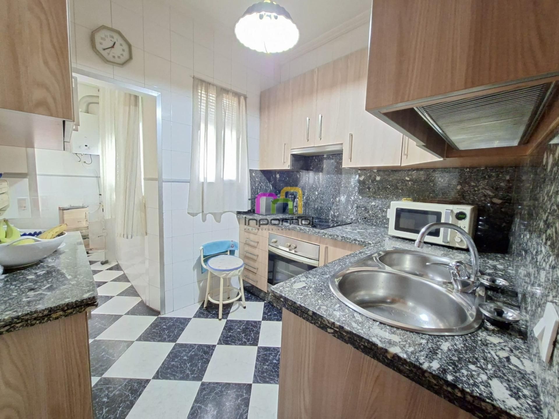 Kitchen of Flat for sale in Badajoz Capital  with Air Conditioner, Furnished and Balcony