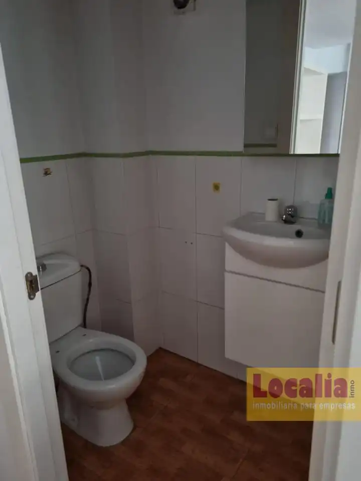 Baño de Oficina de alquiler en Torrelavega 