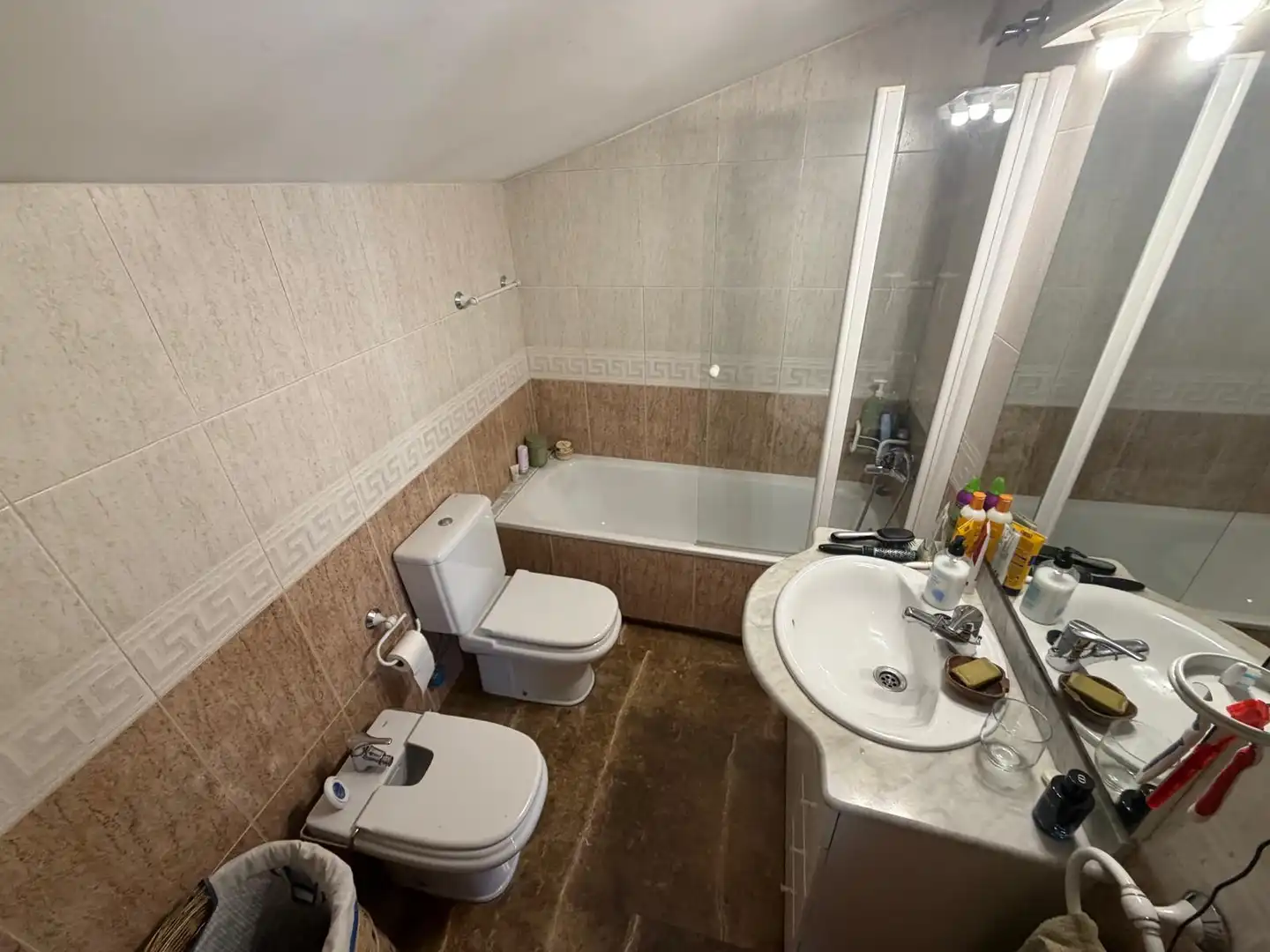 Badezimmer von Dachboden zum Verkauf in Badalona mit Klimaanlage, Heizung und Terrasse