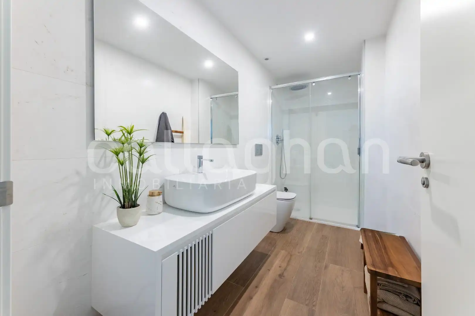 Baño de Piso en venta en Valencia con Aire acondicionado, Calefacción y Terraza