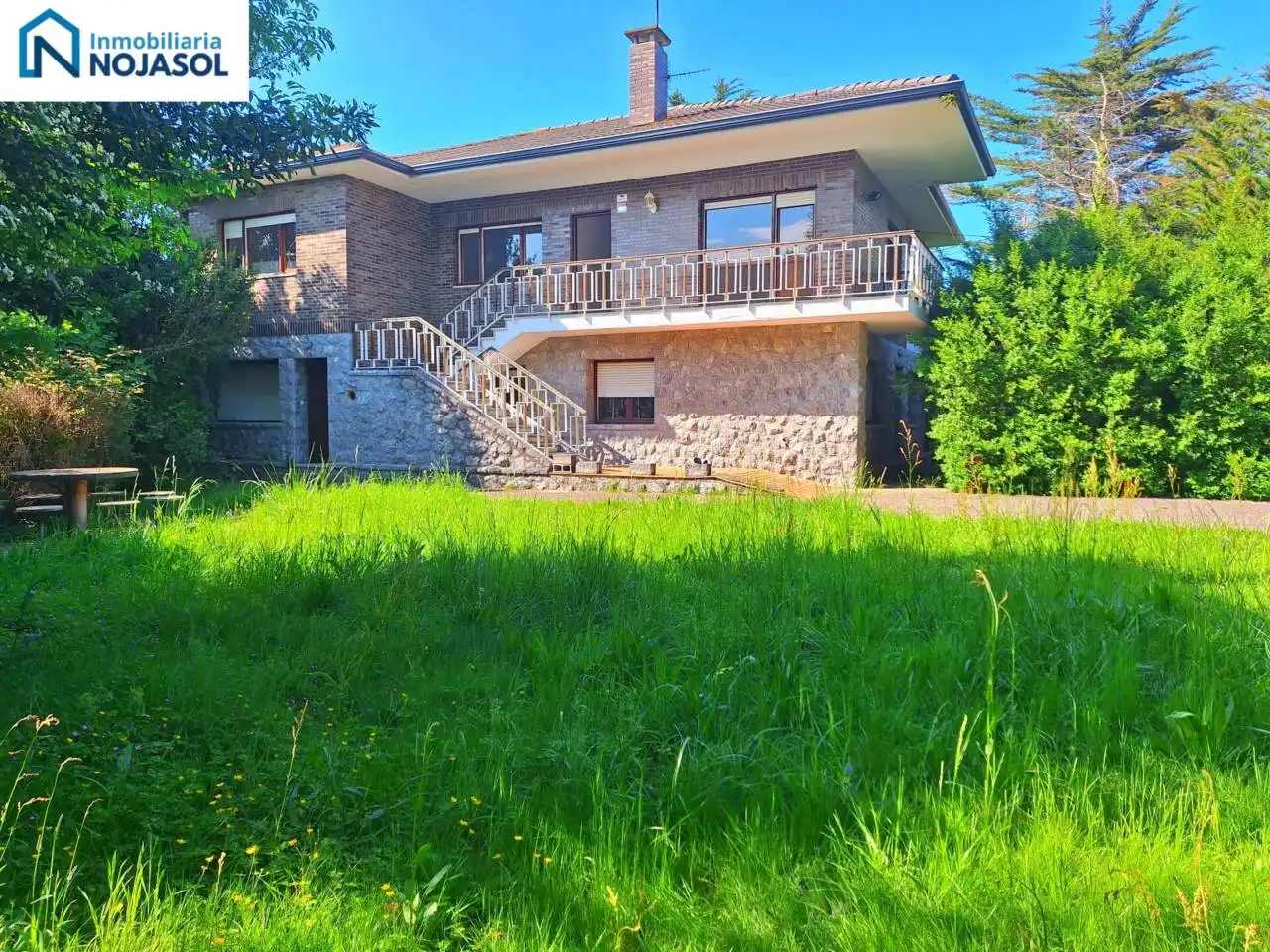 Vista exterior de Casa o xalet en venda en Noja amb Calefacció i Terrassa