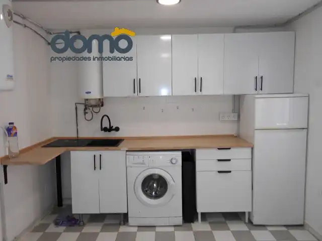 Cuina de Apartament de lloguer en Granada amb Aire condicionat, Forn i Rentadora