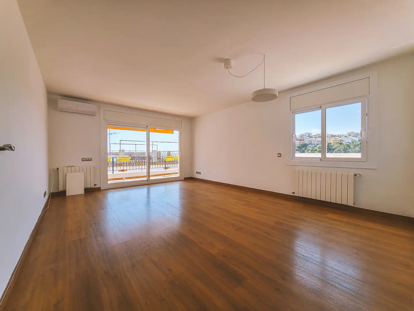 Wohnzimmer von Wohnung zum Verkauf in Sant Pol de Mar mit Klimaanlage, Heizung und Parkett