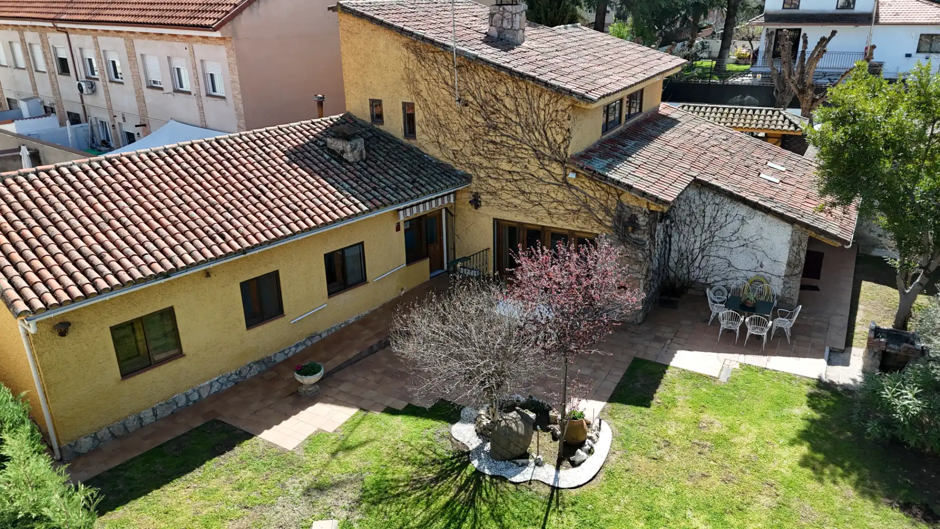 Vista exterior de Casa o xalet en venda en Talamanca de Jarama amb Calefacció, Jardí privat i Forn