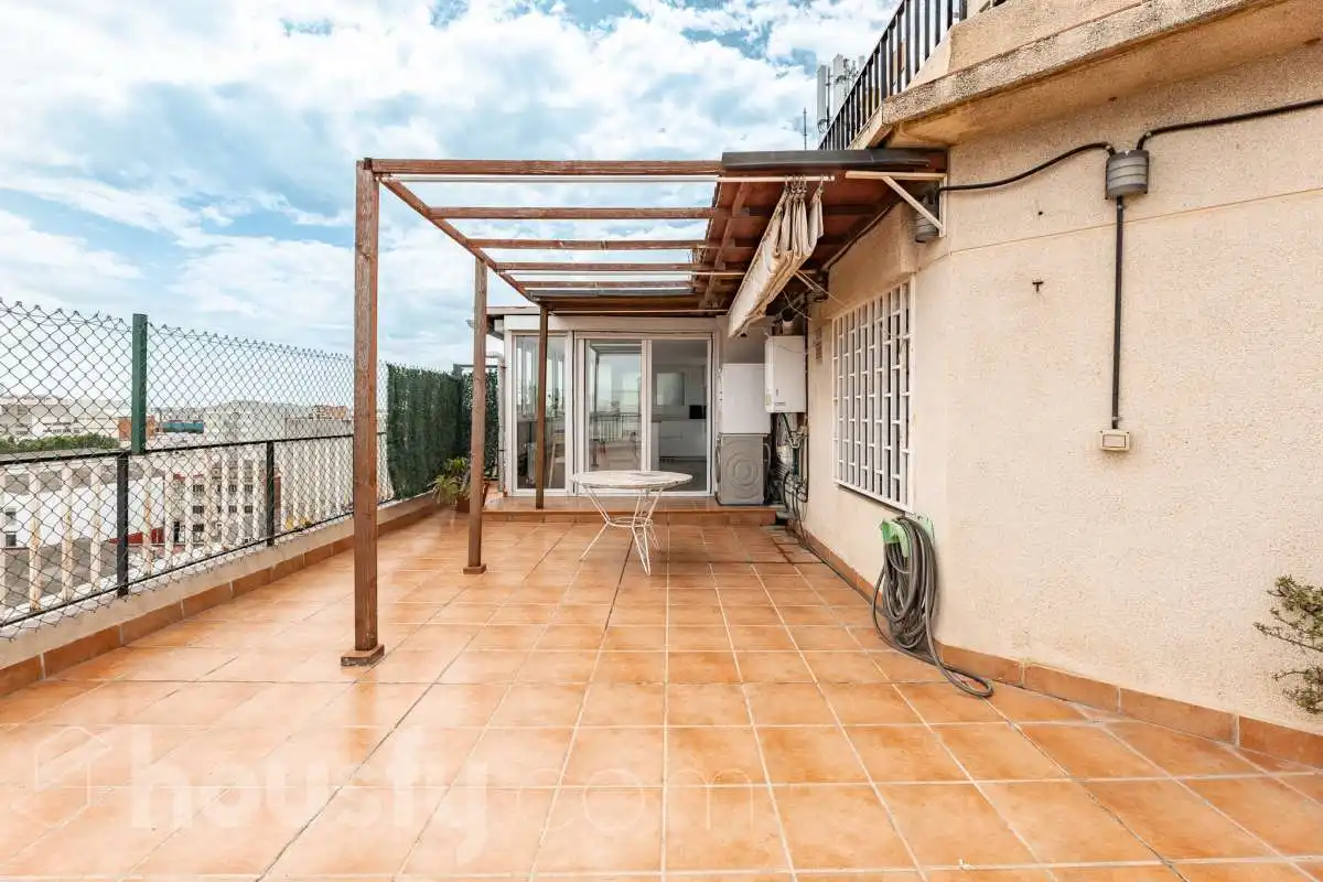 Terrassa de Pis en venda en L'Hospitalet de Llobregat amb Aire condicionat, Calefacció i Terrassa