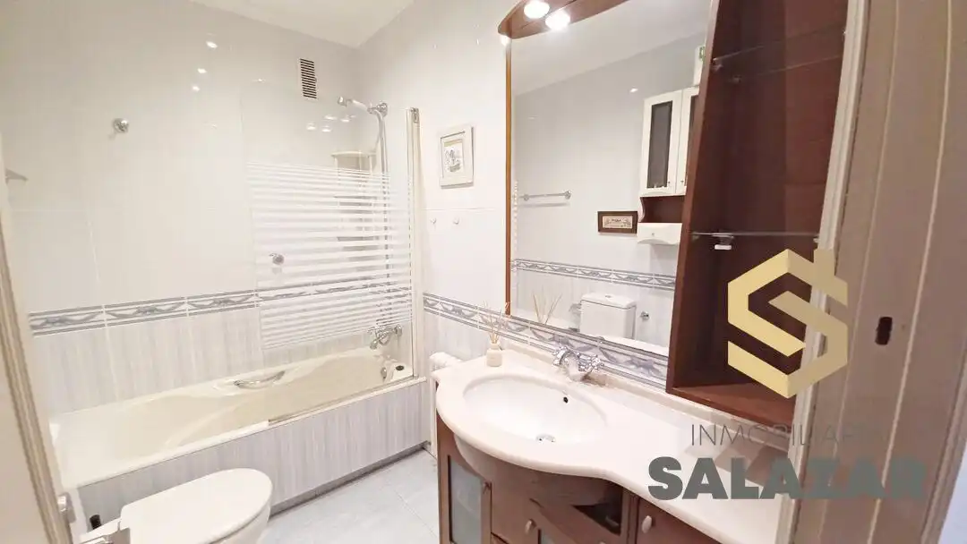 Flat for rent in Haro Plaza, Santutxu - Basarrate