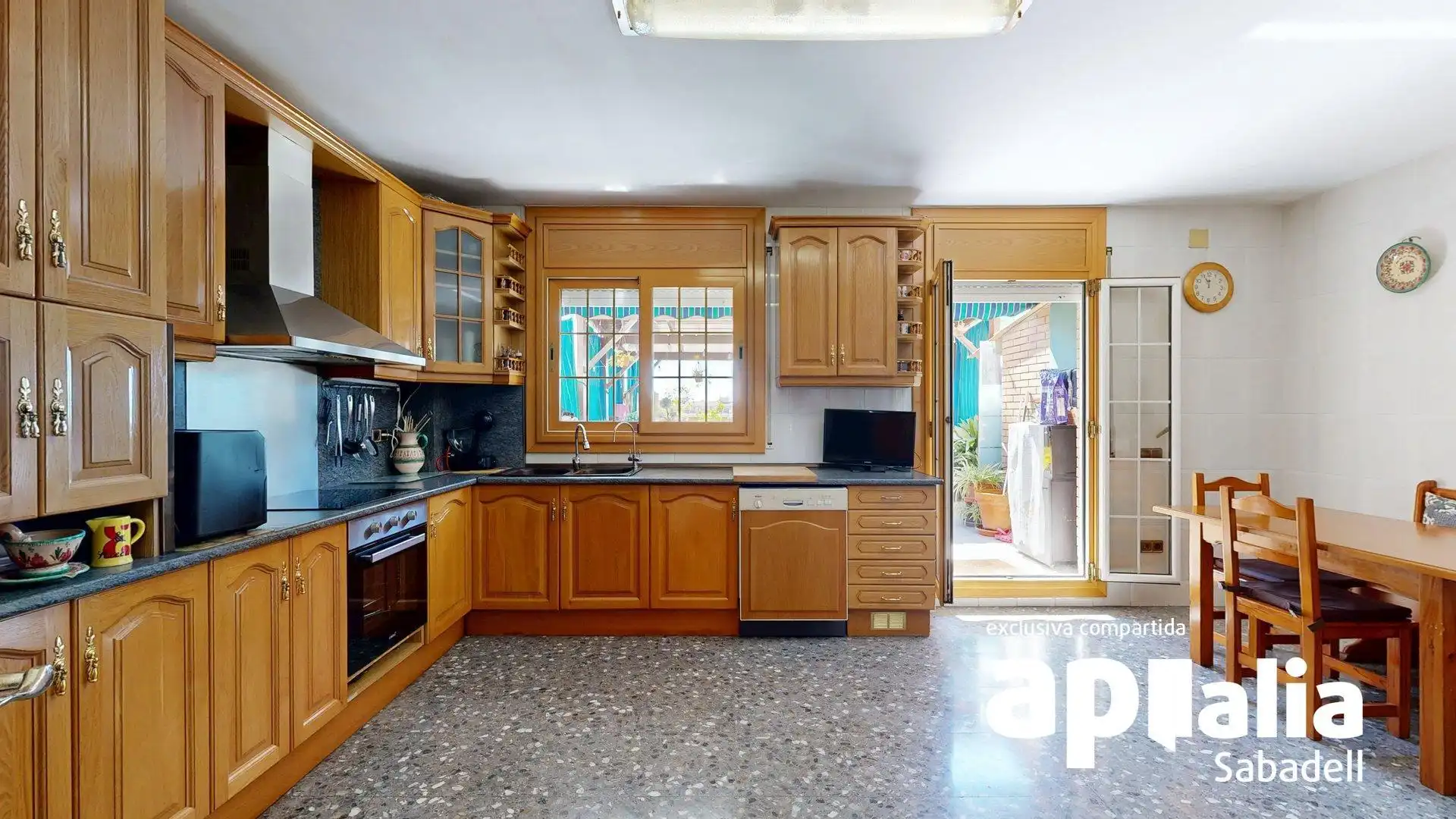 Cocina de Casa adosada en venta en Barberà del Vallès con Calefacción, Terraza y Balcón