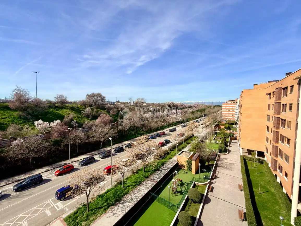 Vista exterior de Piso en venta en Madrid con Aire acondicionado, Calefacción y Piscina comunitaria