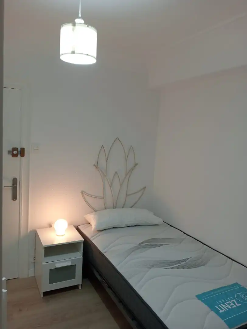 Habitación de Piso en venta en Zaragoza con Aire acondicionado, Calefacción y Amueblado