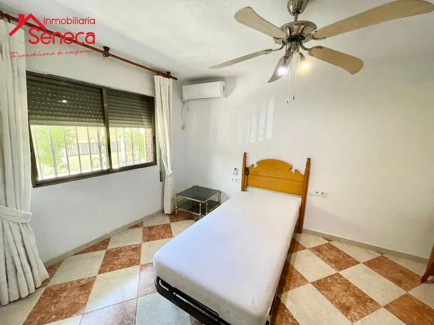 Schlafzimmer von Wohnung zum Verkauf in Córdoba mit Klimaanlage, Heizung und Terrasse