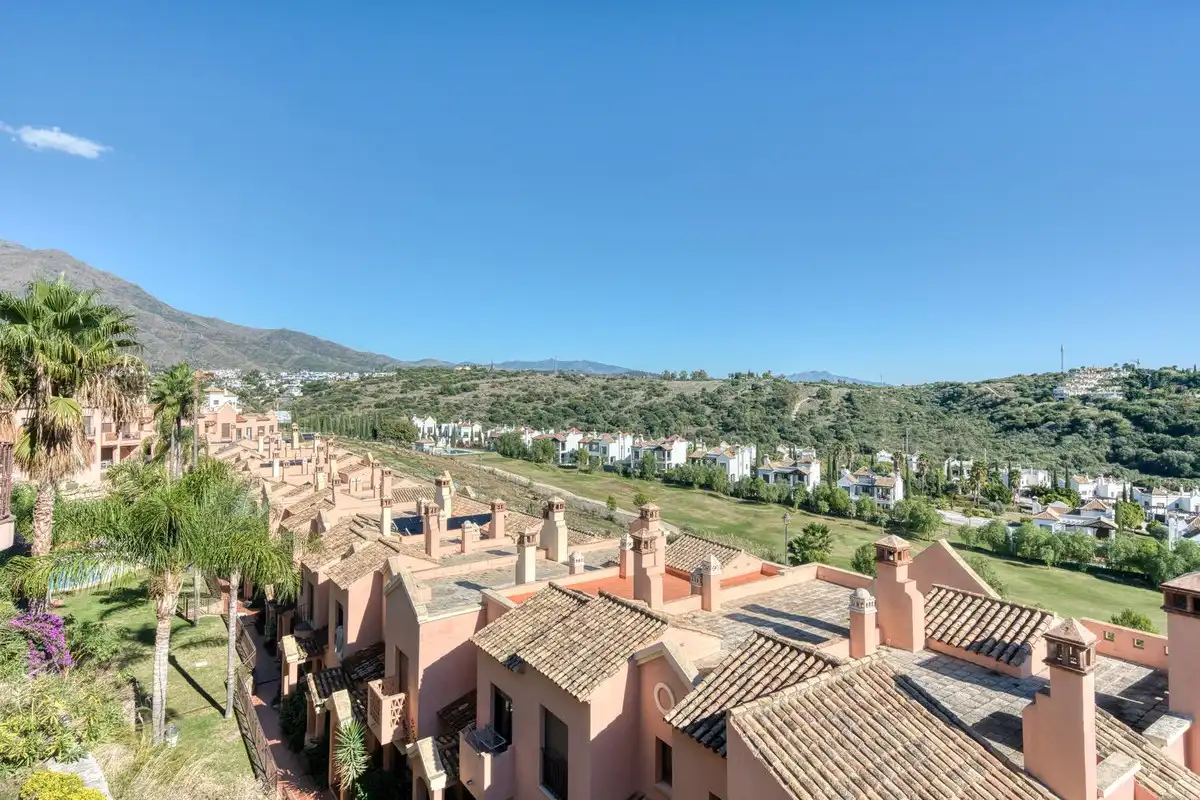 Vista exterior de Casa adosada en venta en Estepona con Aire acondicionado, Terraza y Piscina comunitaria