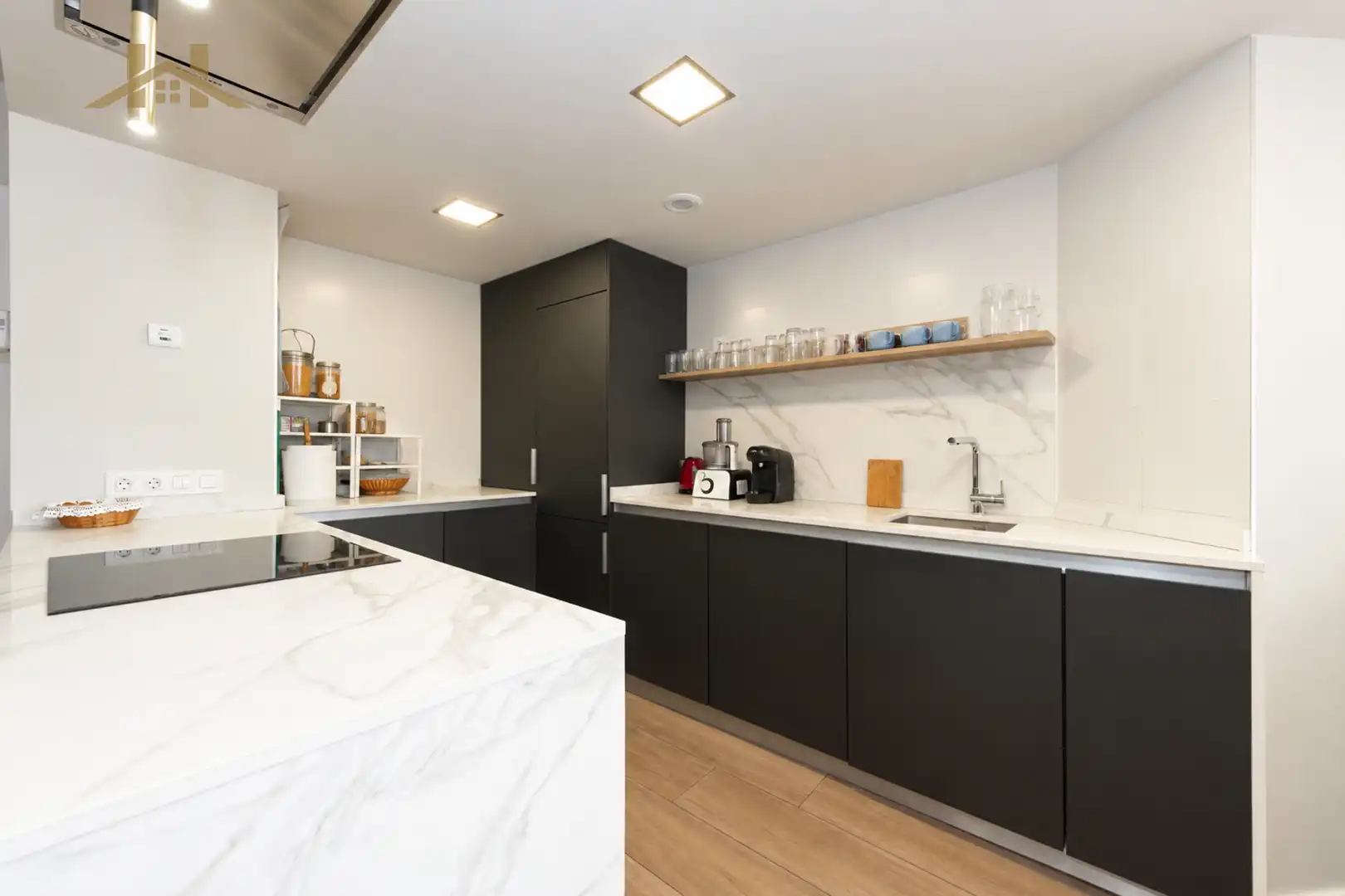Kitchen of Flat for sale in Boadilla del Monte  with Parquet flooring, Terrace and Oven