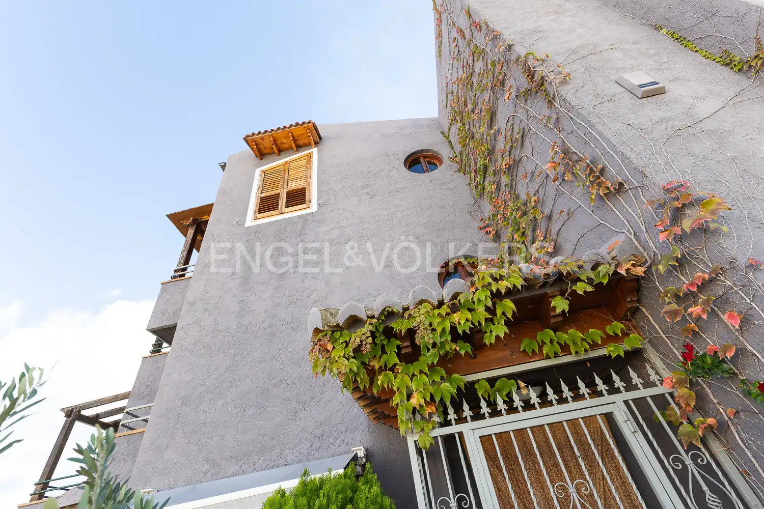 Vista exterior de Casa adosada en venta en Viver con Calefacción, Terraza y Amueblado