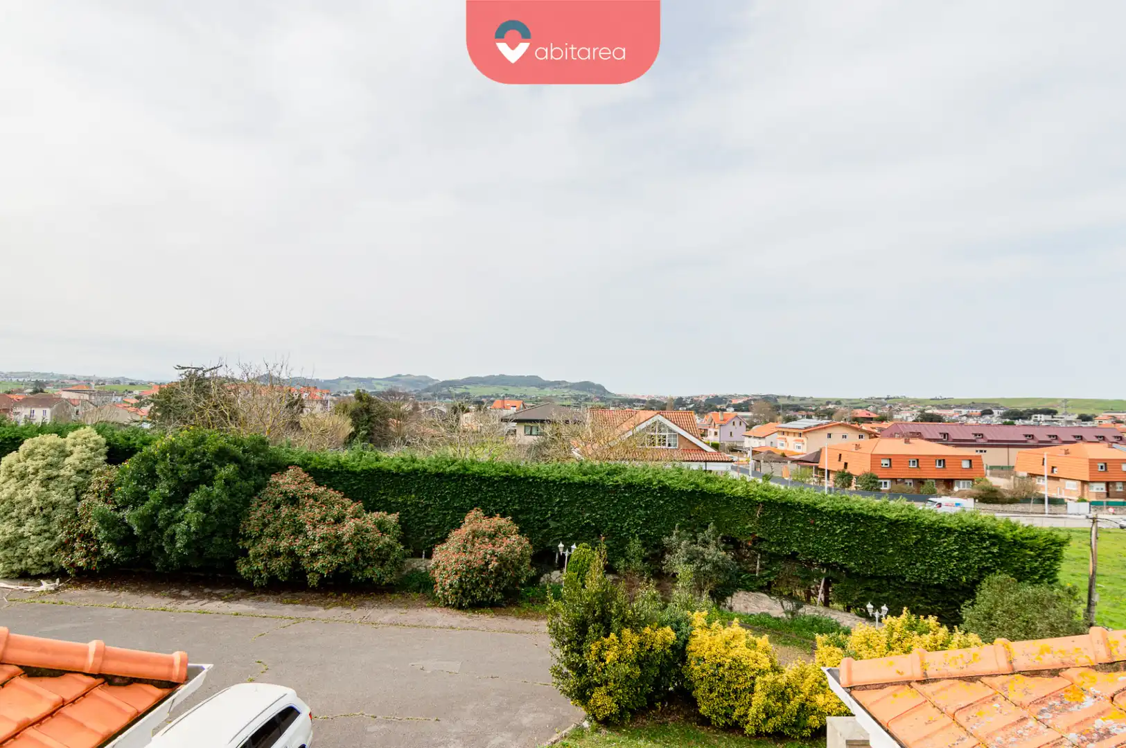 Vista exterior de Casa o chalet en venta en Santa Cruz de Bezana con Calefacción, Jardín privado y Parquet