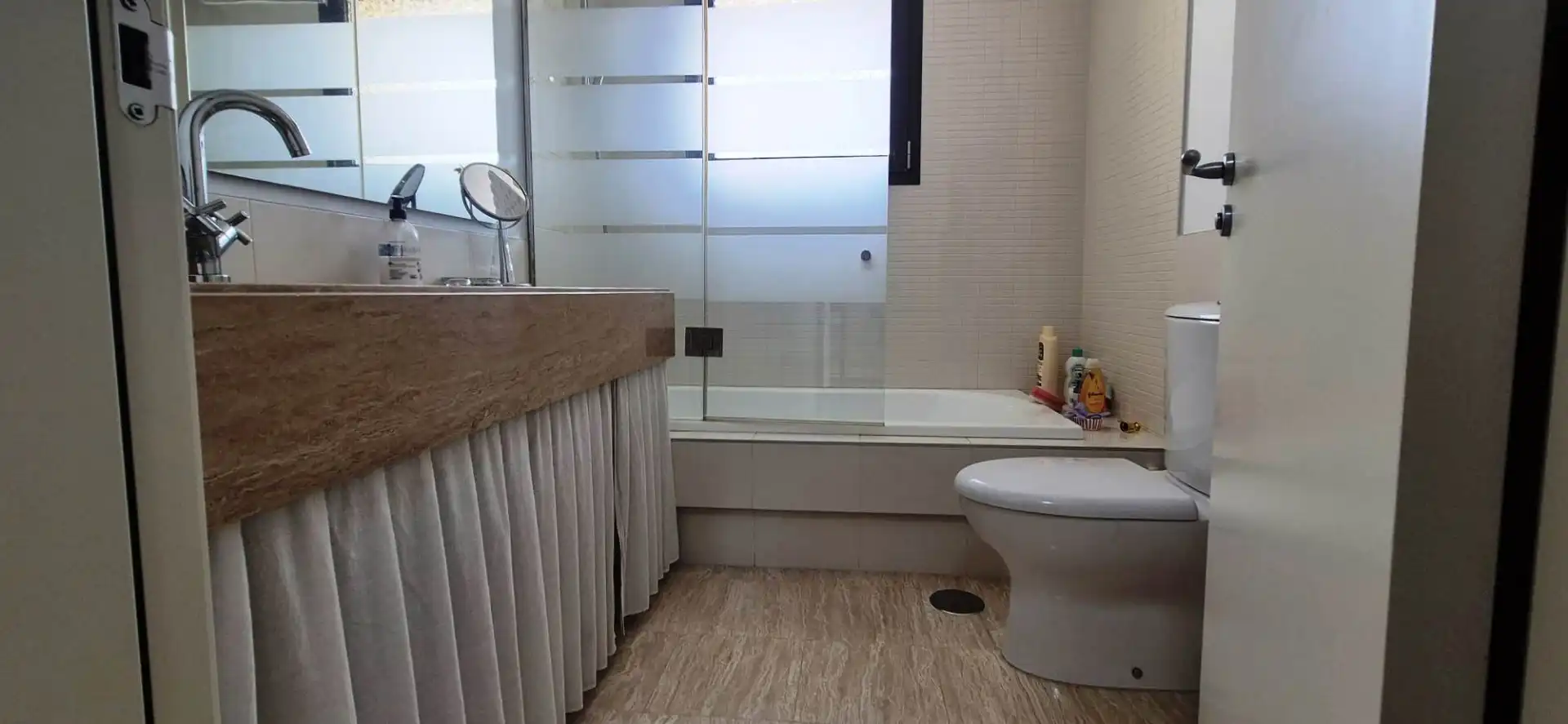Baño de Casa adosada en venta en Puerto Real con Aire acondicionado, Jardín privado y Parquet
