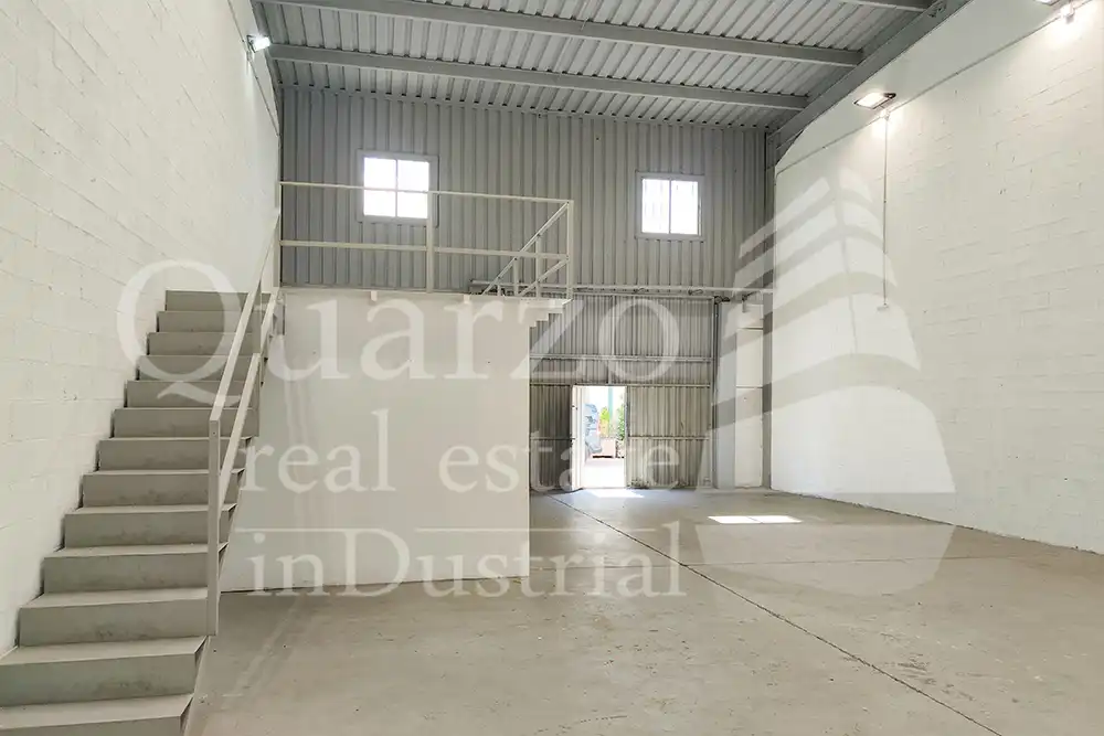 Nau industrial en venda en Velilla de San Antonio