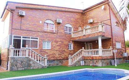Swimming pool of House or chalet for sale in Mejorada del Campo  with Air Conditioner, Terrace and Swimming Pool